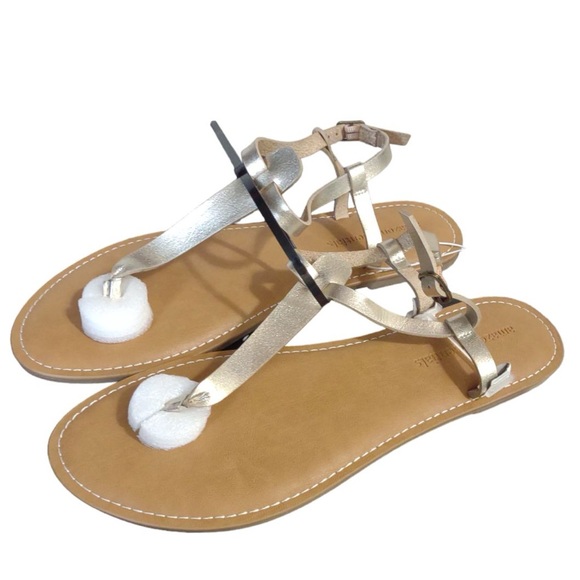 Amazon Essentials Shoes - Amazon Essentials Gold Thong Sandals. Size 11   NEW